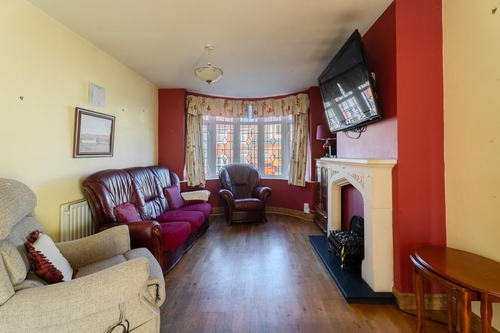 Property photo 2 of 18 Westfield Road-13.Jpg