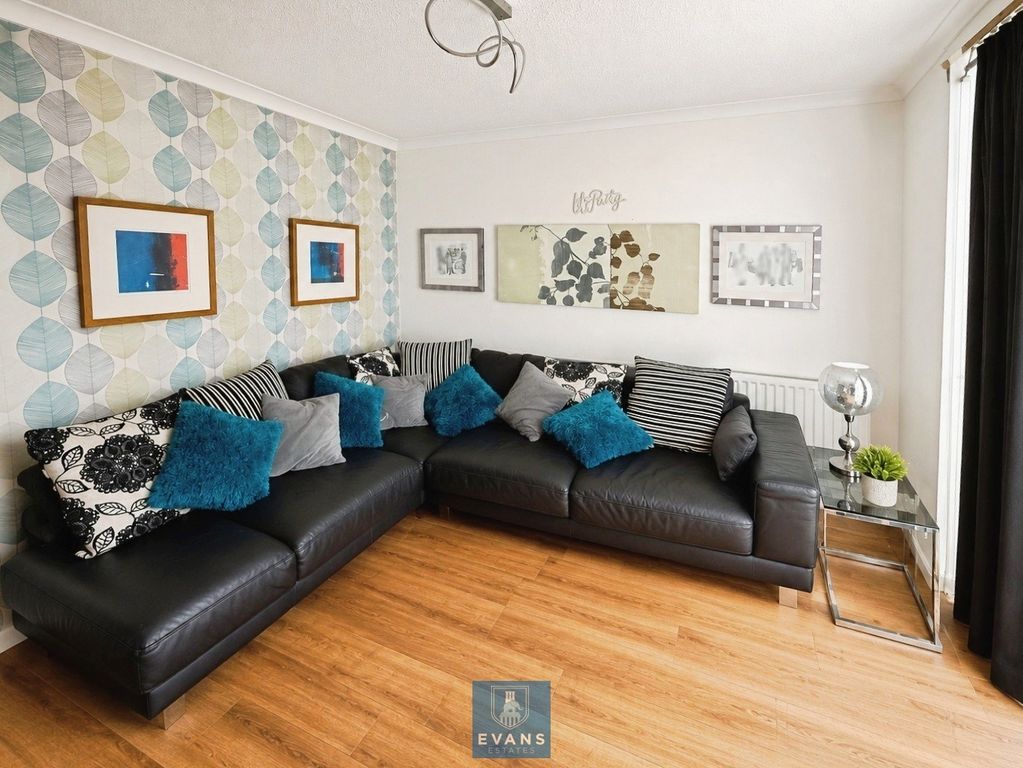 Property photo 2 of 11 Living Room