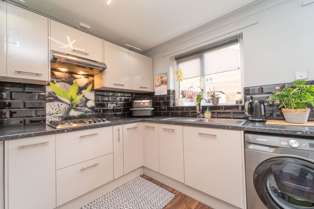 Property photo 2 of 26 Kitchen2