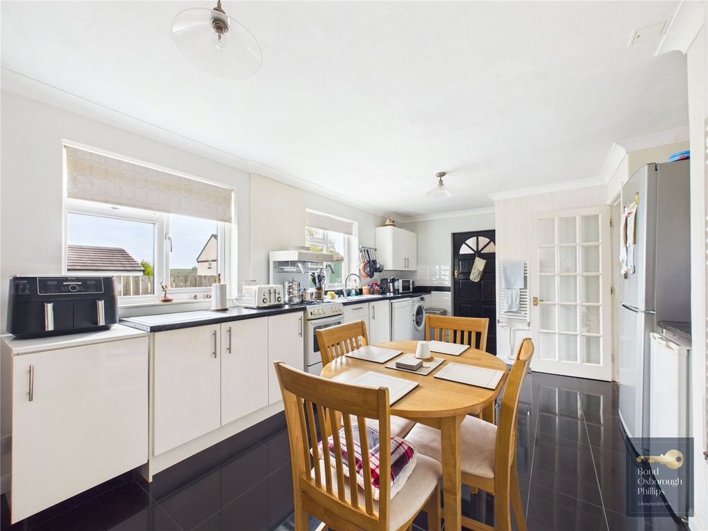 Property photo 3 of 11 Picture No. 32