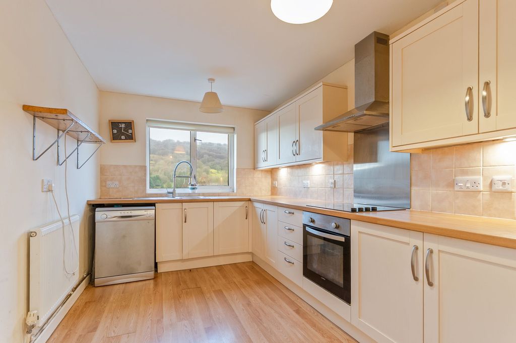 Property photo 3 of 24