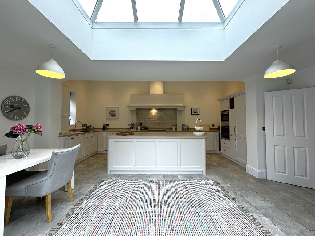 Property photo 3 of 24