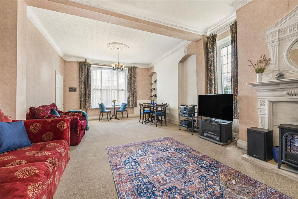 Property photo 3 of 27