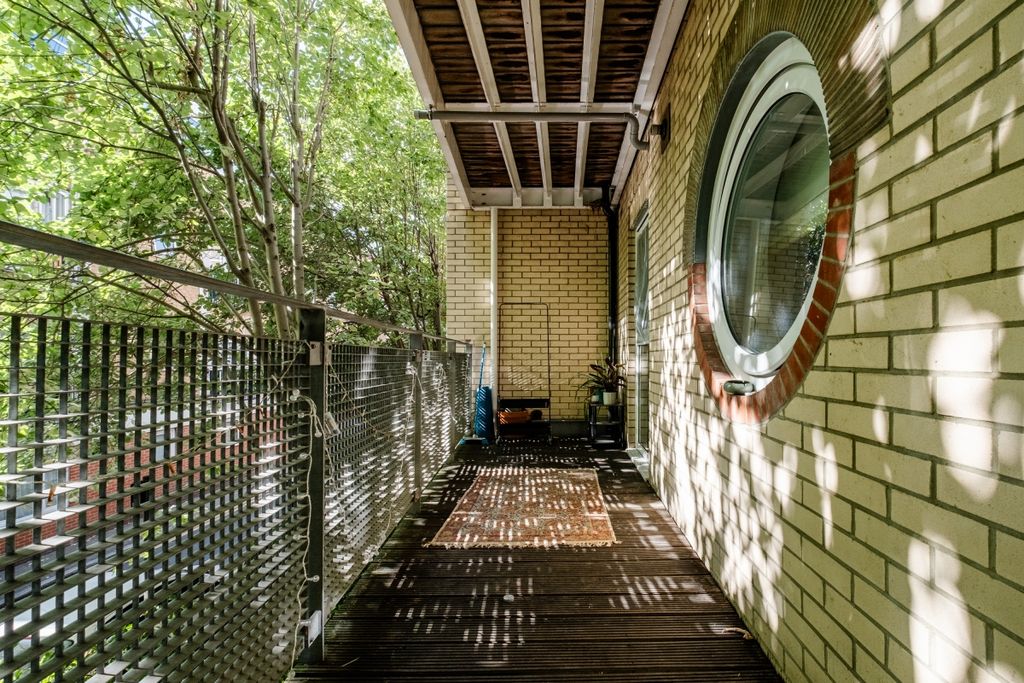 Property photo 3 of 13 Seward Street