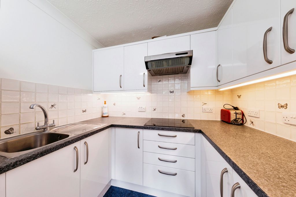 Property photo 3 of 9 Kitchen