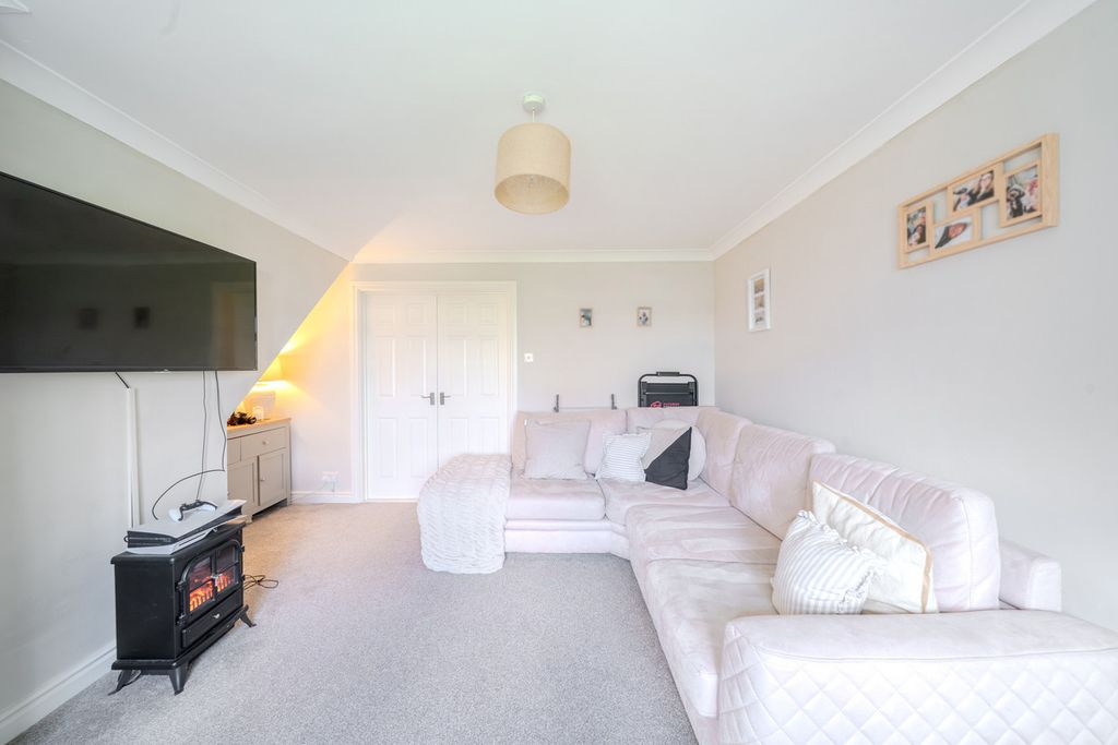 Property photo 2 of 24