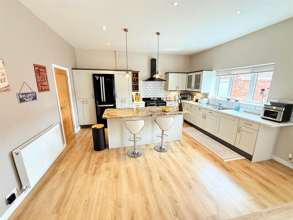 Property photo 1 of 21 Open Plan Living/Dining Kitchen