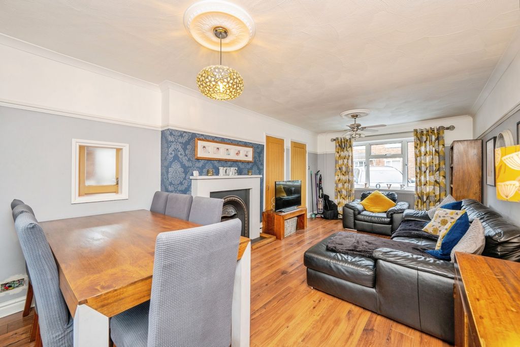 Property photo 3 of 23 Pbox-Img.Jpg