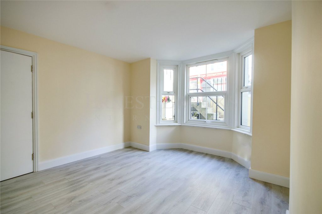 Property photo 2 of 15 Picture No. 04