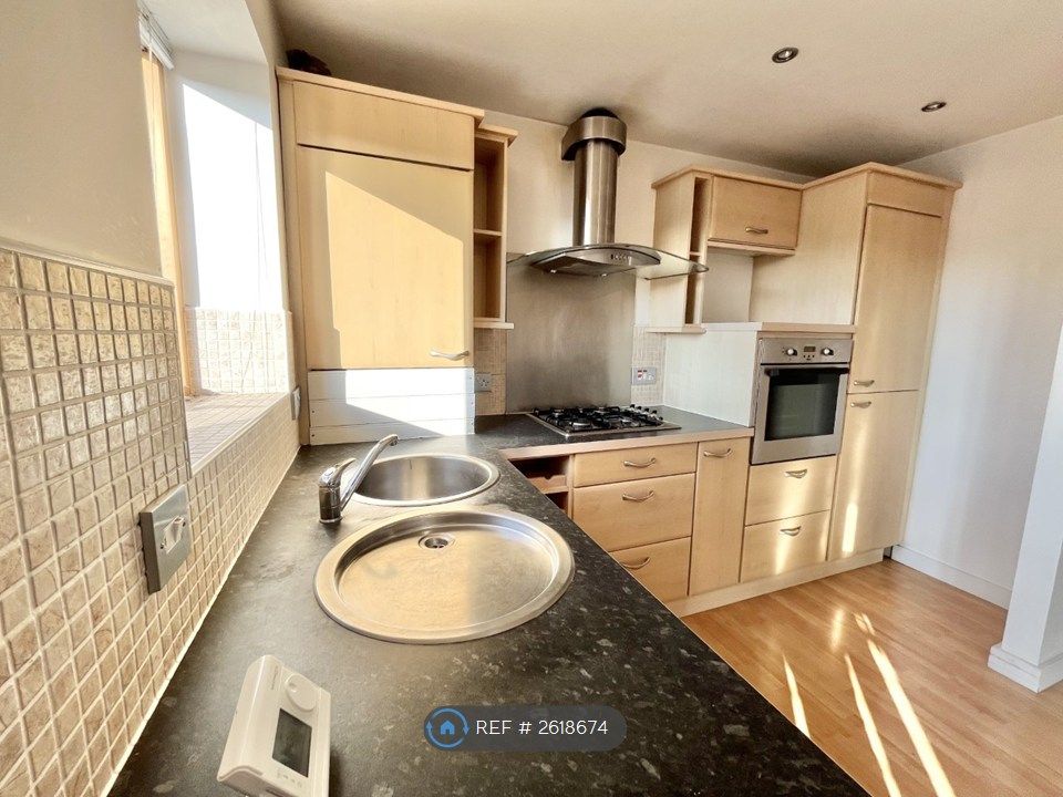 Property photo 3 of 18 Kitchen