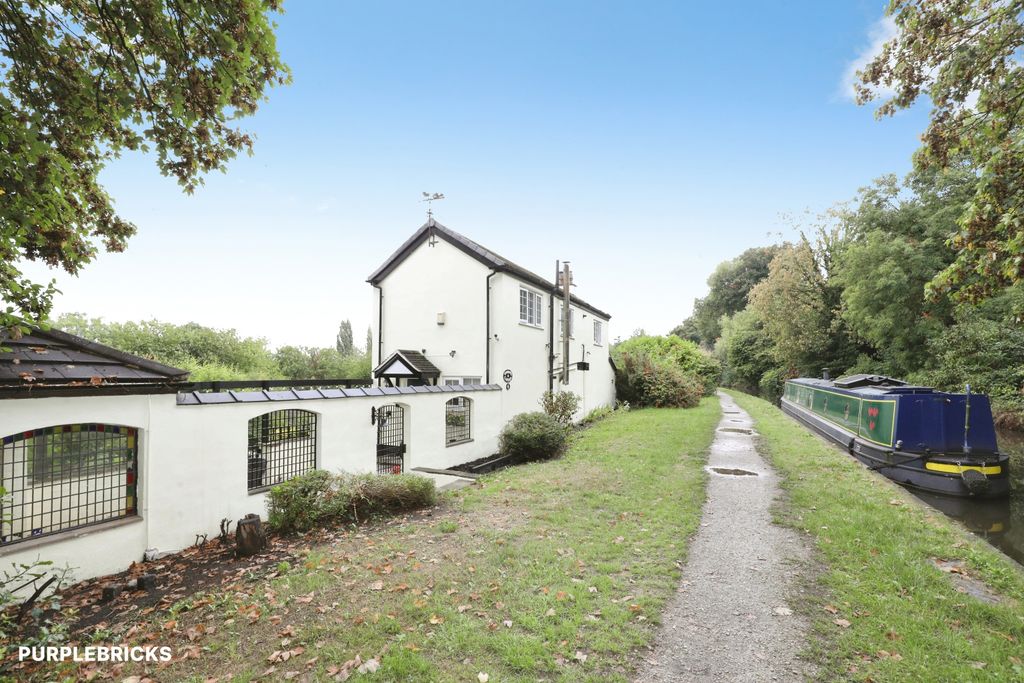 Property photo 2 of 43