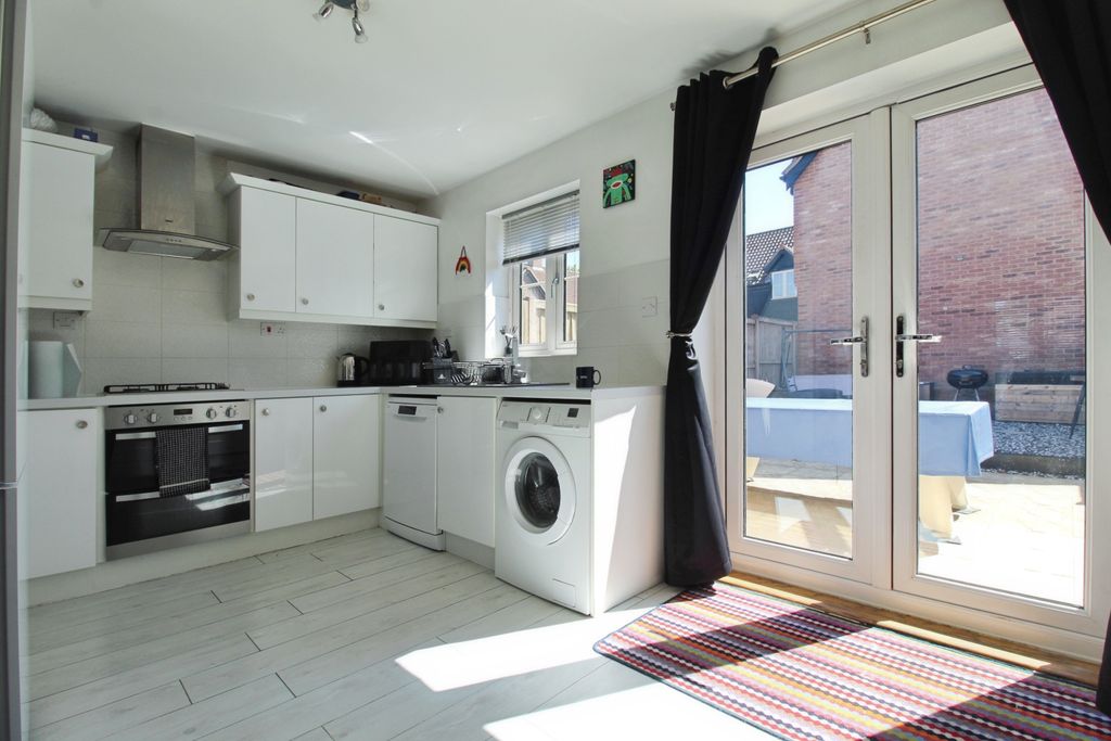Property photo 2 of 15 Kitchen
