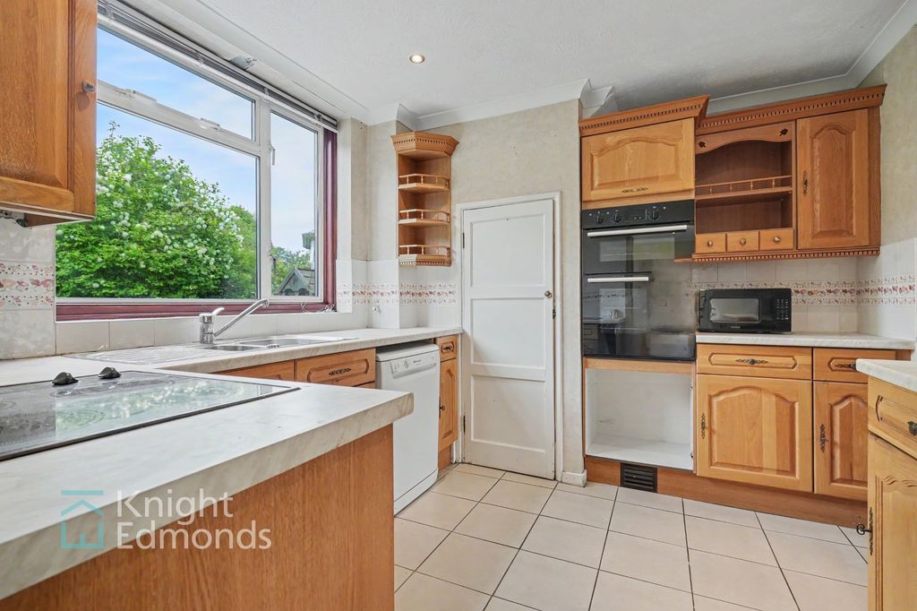 Property photo 2 of 20 Kitchen