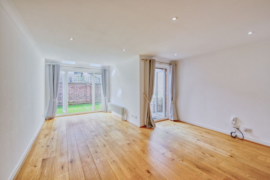 Property photo 2 of 11 Photo 12