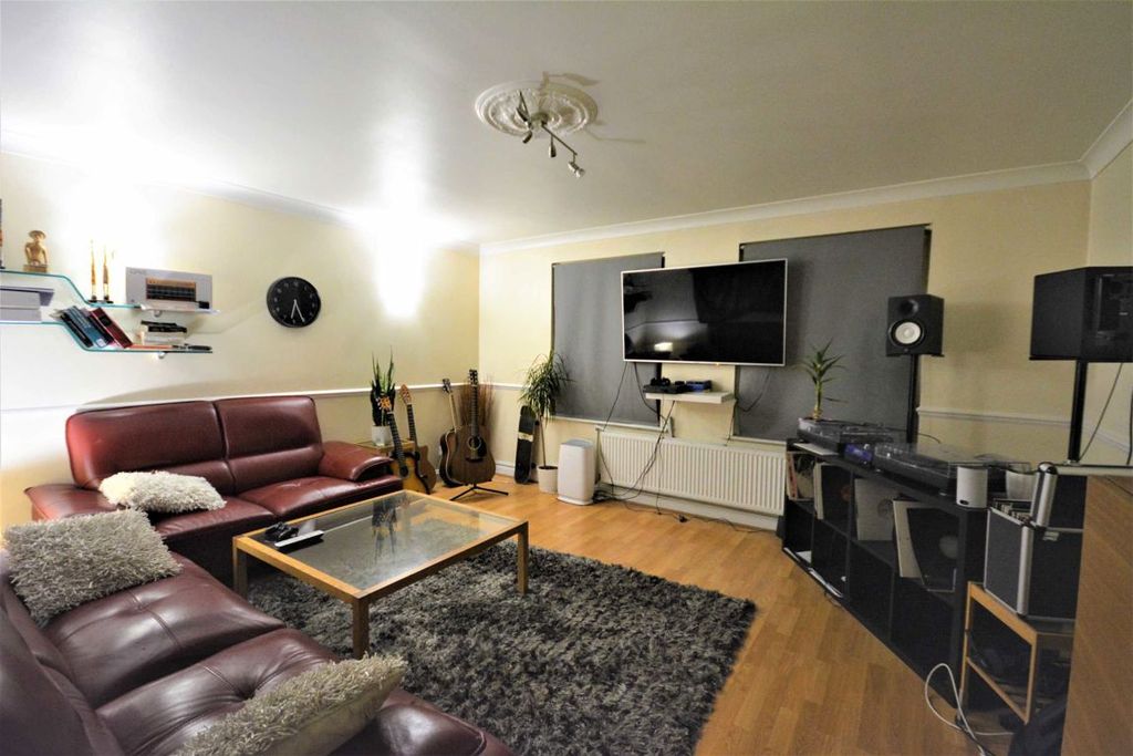 Property photo 2 of 6