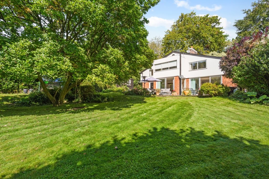 Property photo 1 of 18 Little Timbers 32...