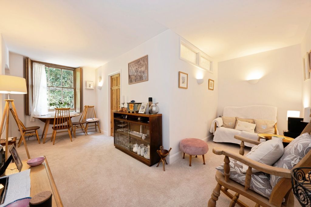 Property photo 2 of 12 Pbox-Img.Jpg