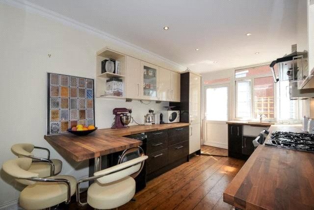Property photo 1 of 10 Kitchen