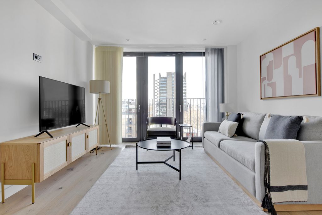 Property photo 1 of 37 Living Room