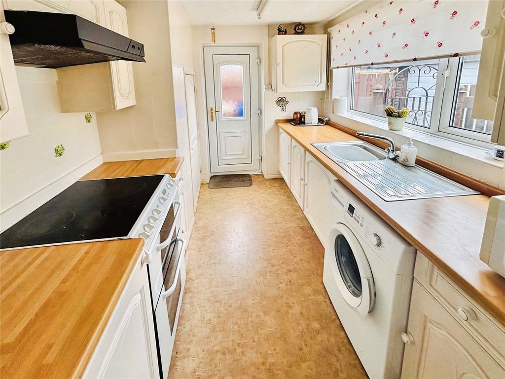 Property photo 2 of 14 Kitchen