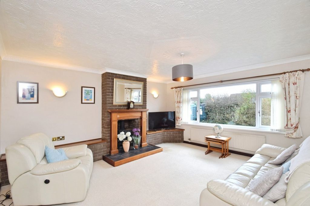 Property photo 2 of 27