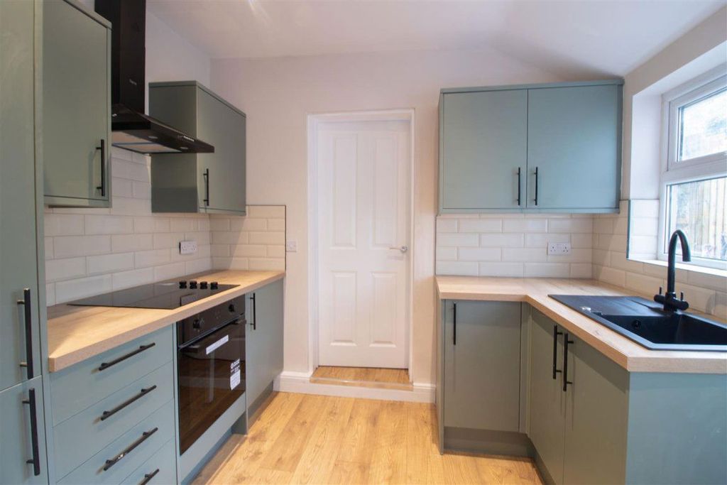 Property photo 2 of 27