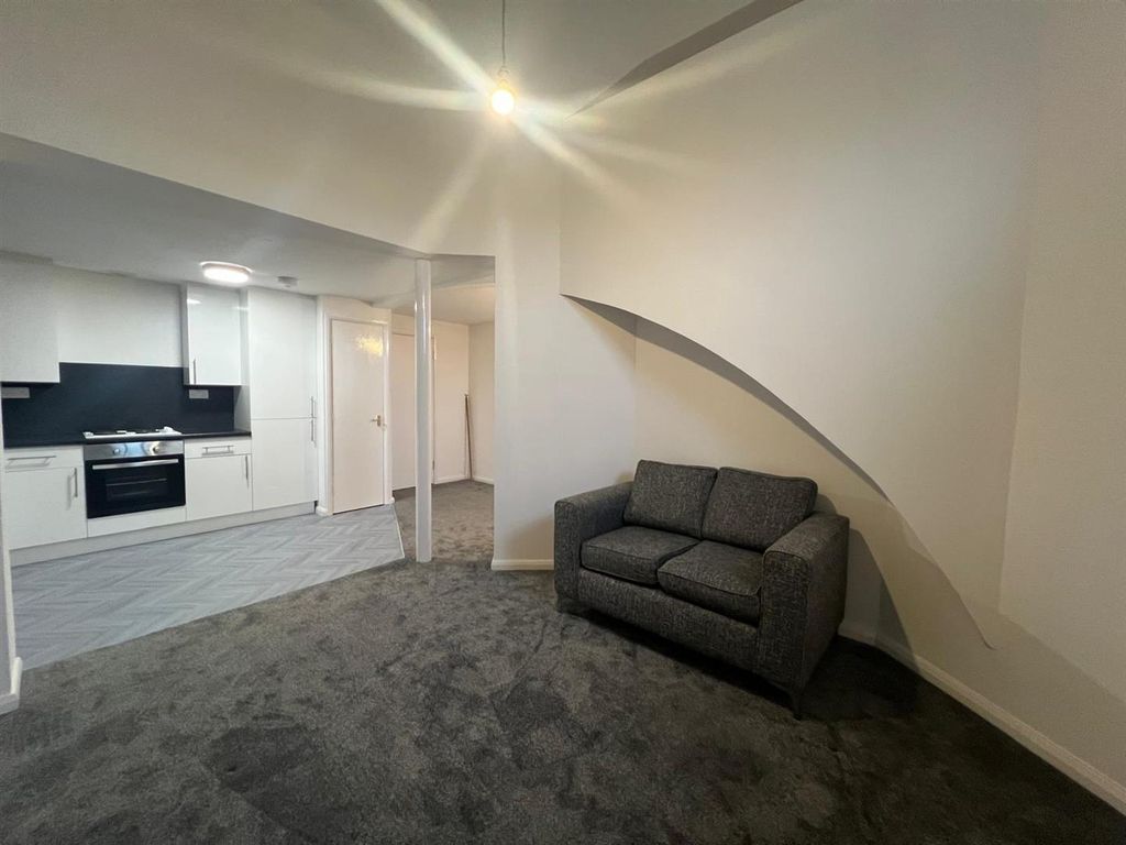 Property photo 3 of 5 Livingroom:Kitchen.Jpg