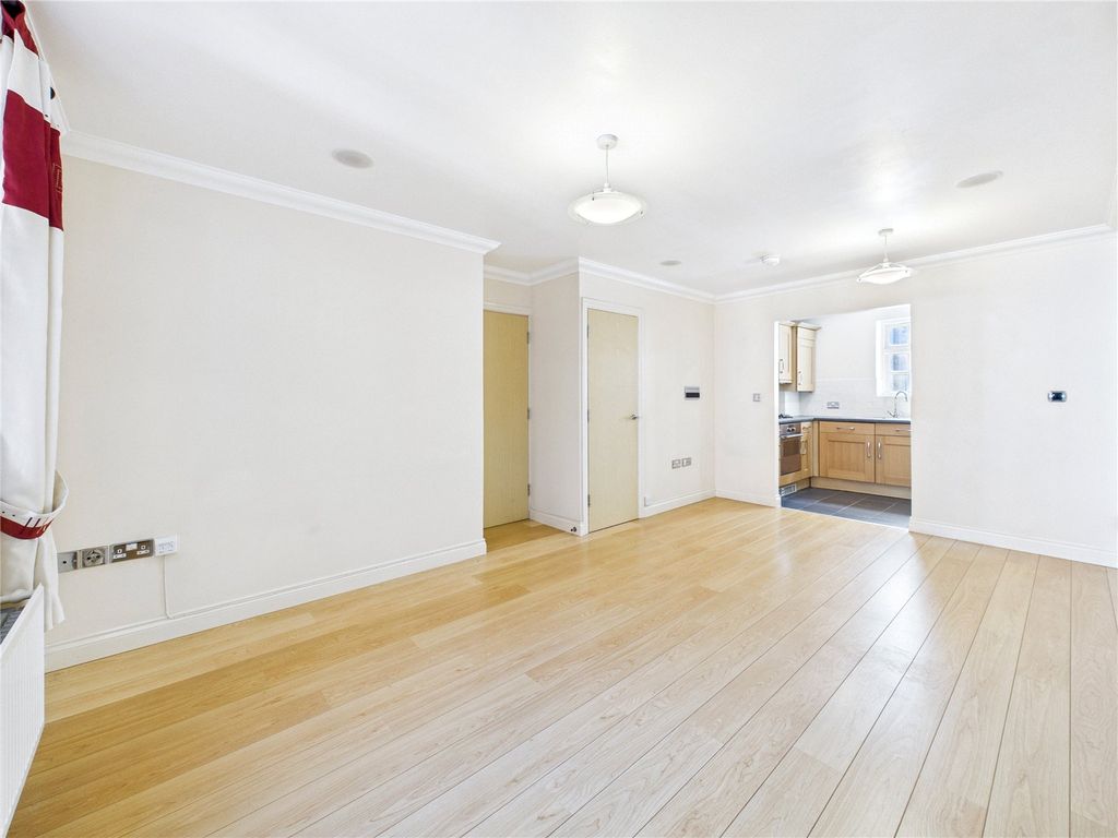 Property photo 2 of 7 Picture No. 18