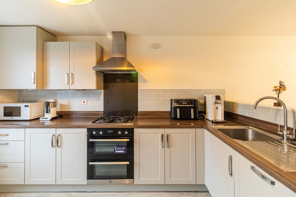 Property photo 3 of 37 Kitchen