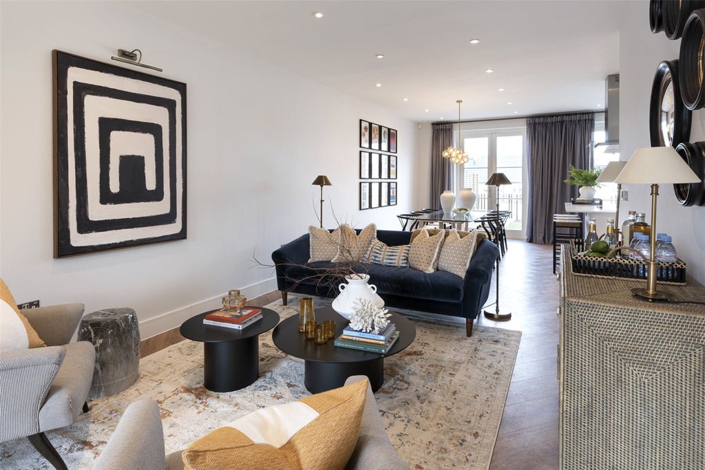 Property photo 2 of 15 Show Home