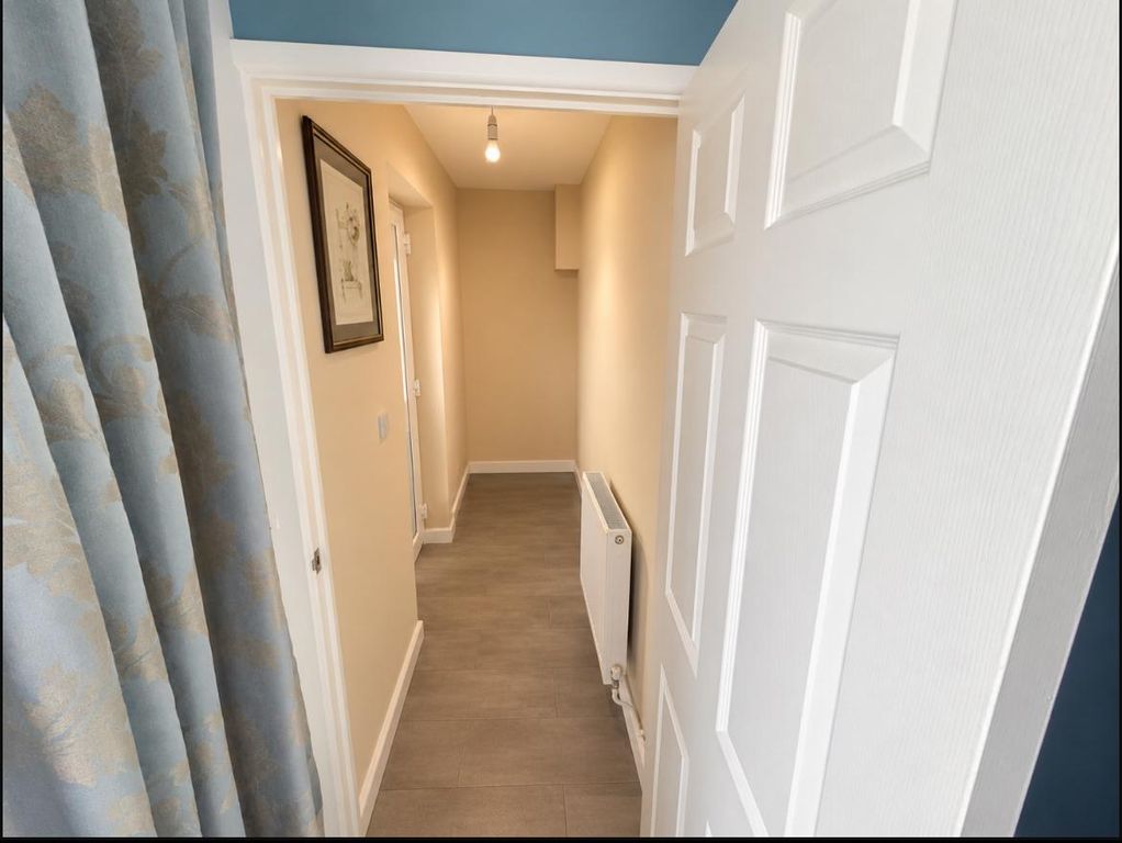 Property photo 2 of 10 Hallway