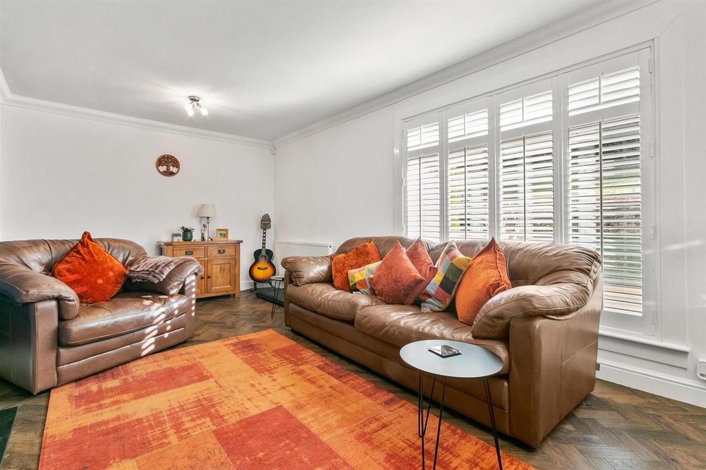 Property photo 2 of 32