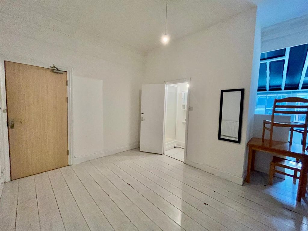 Property photo 2 of 6 9Fc3ce00-A83E-416E-B21F-9ee51F60A671.Jpg