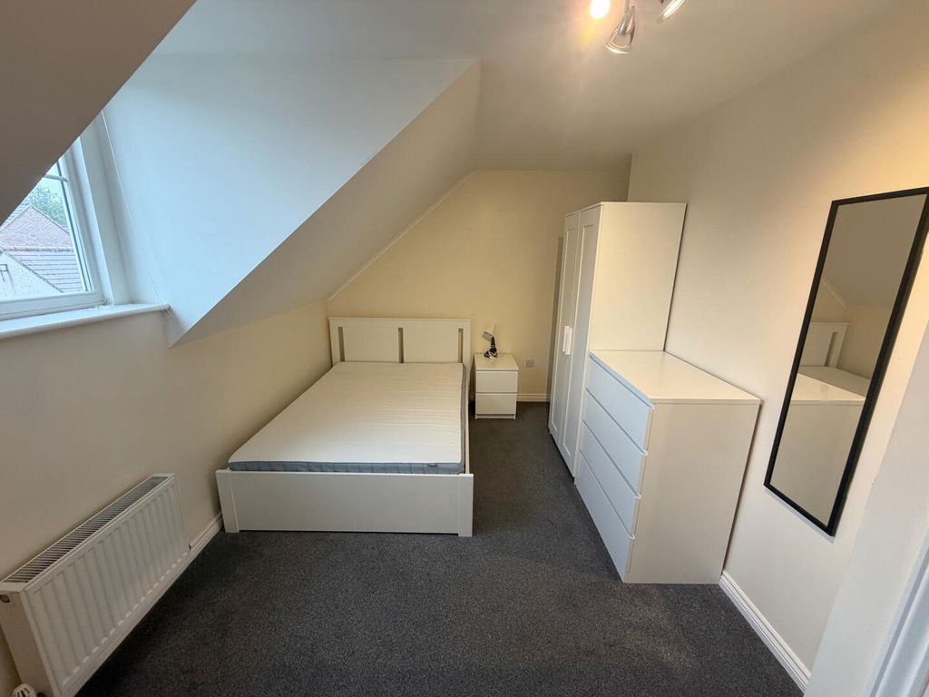 Property photo 1 of 10 Bedroom