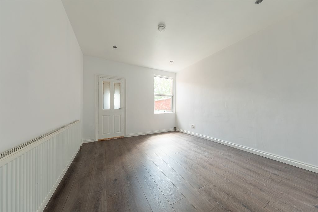 Property photo 2 of 25