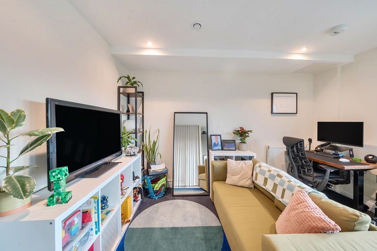 Property photo 2 of 20