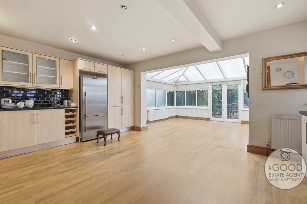 Property photo 2 of 21