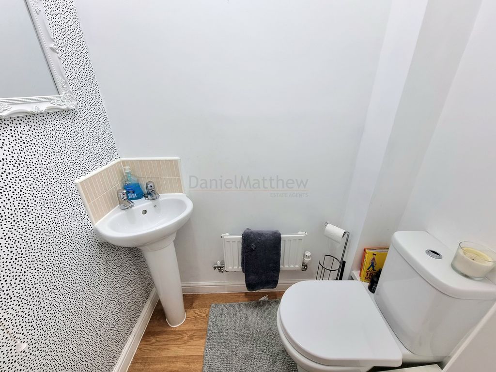 Property photo 3 of 19 Cloakroom-W.c