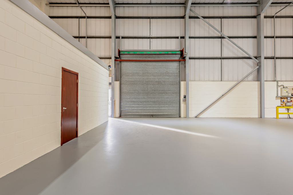 Property photo 3 of 18 8672486-Interior12-800