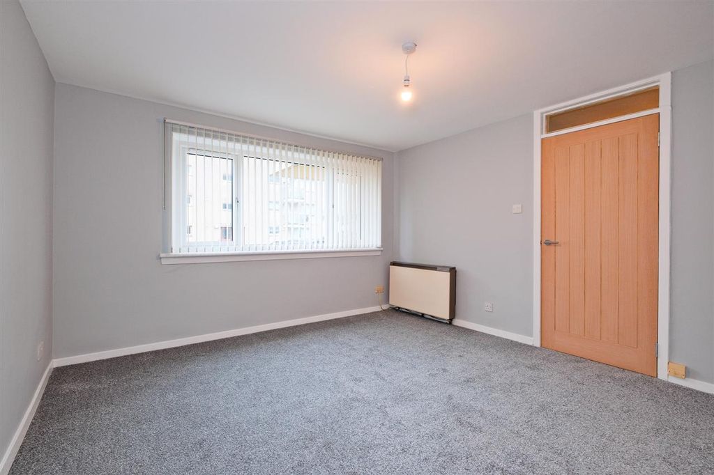 Property photo 2 of 11 Lounge