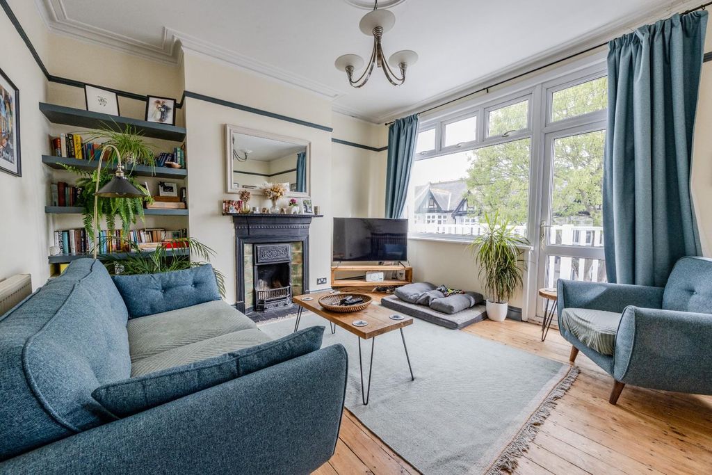 Property photo 2 of 17