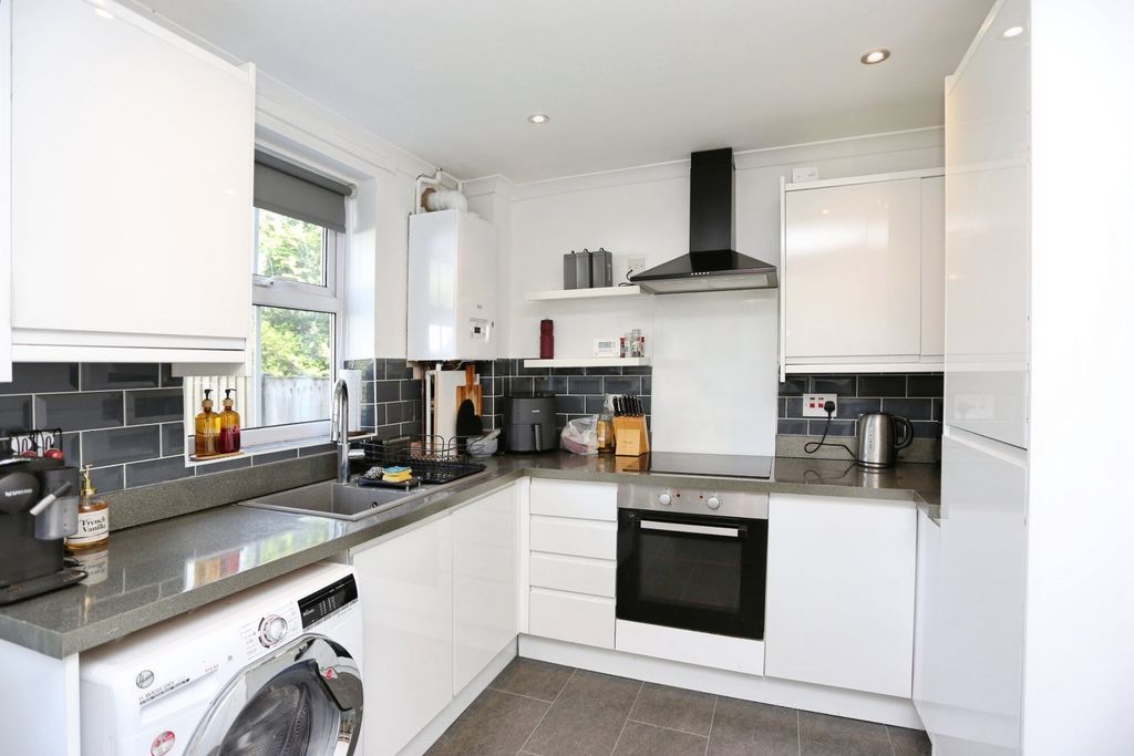 Property photo 2 of 15 Picture No. 23