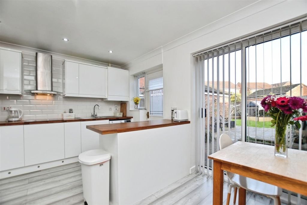 Property photo 3 of 24 Dining Kitchen
