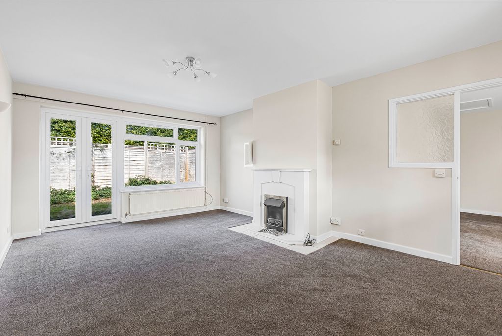 Property photo 2 of 15 Living/Dining Room