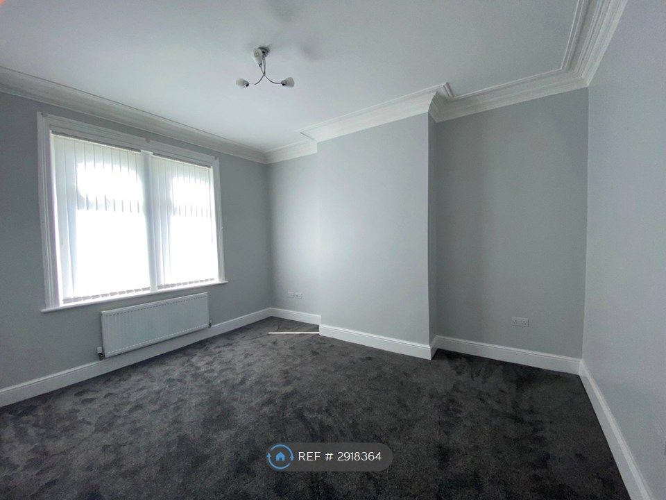 Property photo 3 of 6 Master Bedroom