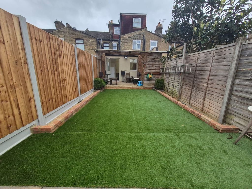 Property photo 3 of 6 Gallery