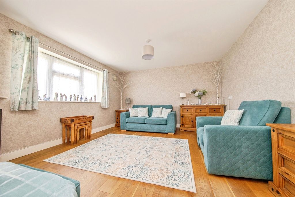 Property photo 2 of 32