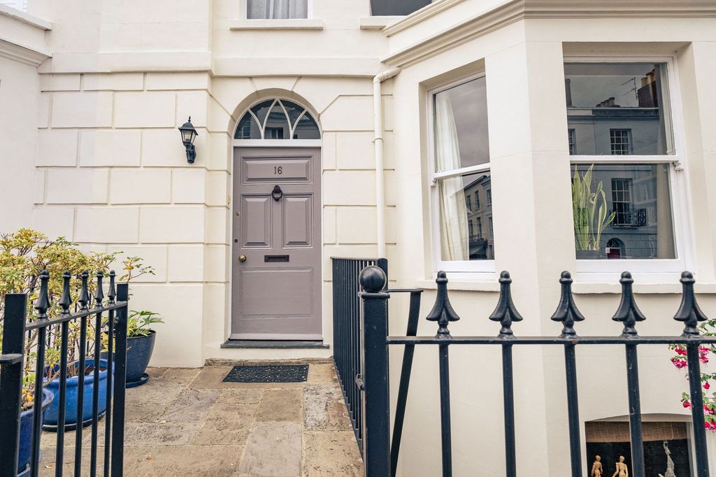 Property photo 1 of 33