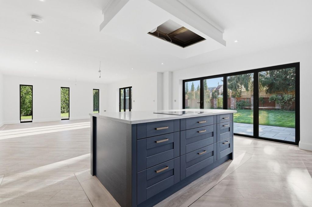 Property photo 2 of 28 Kitchen/Dining/Living Area