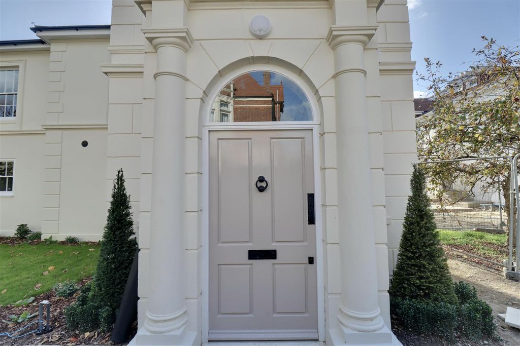 Property photo 3 of 26 7Abbfffd-07E5-425C-9130-C01C58A874B4_1_201_A.Jpeg